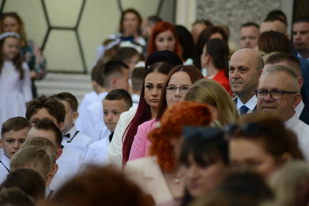 Pierwsza Komunia Święta dzieci ze Szkoły Podstawowej numer 10 w Tarnobrzegu. Parafia Matki Bożej Nieustającej Pomocy