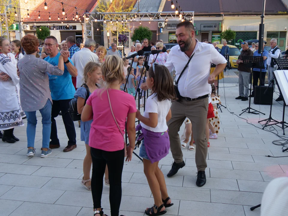 Tłumy na pierwszej Miejskiej Potańcówce w Stalowej Woli