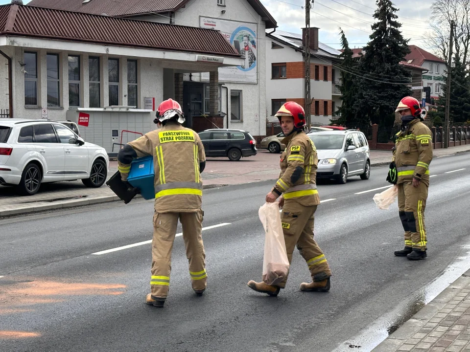 Strażacy usuwali plamę oleju w Kolbuszowej