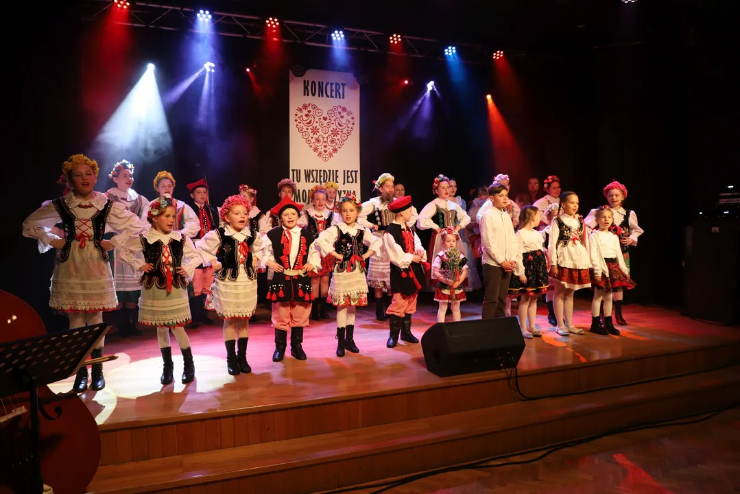 Koncert Wiosenno-Patriotyczny "Tu wszędzie jest Polska" w Chorzelowie