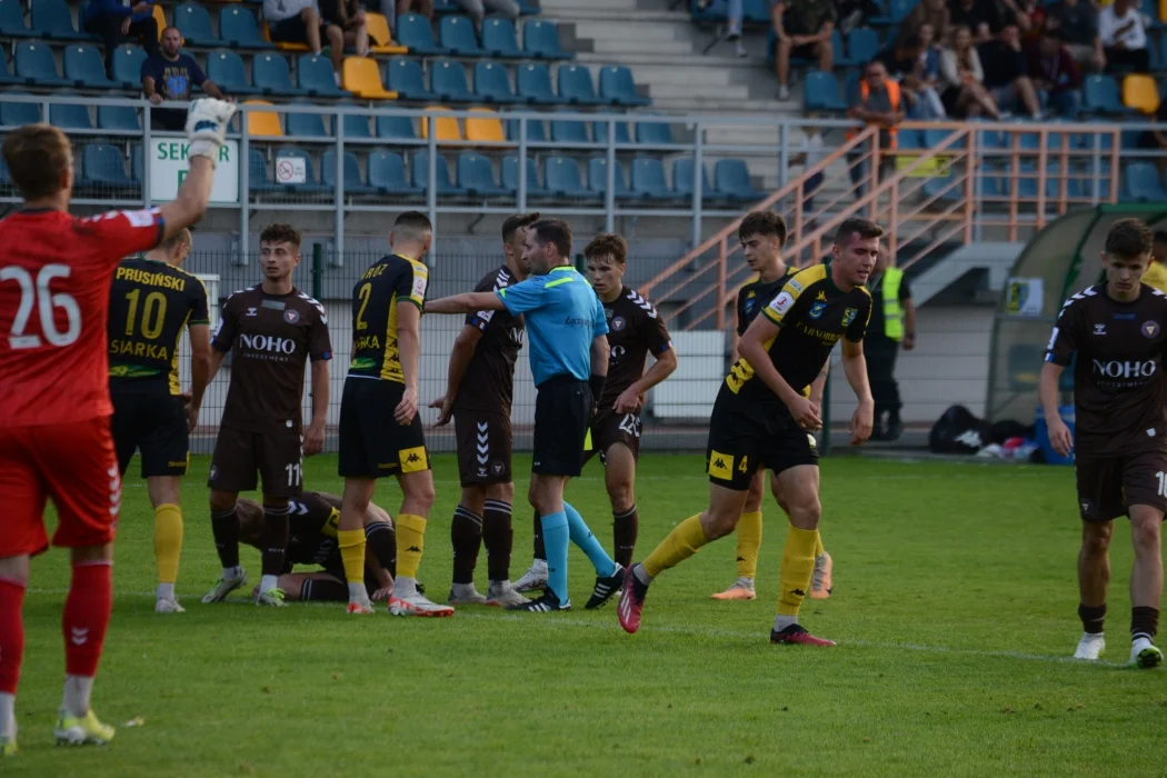 Trzecia liga, grupa 4: Siarka Tarnobrzeg - Garbarnia Kraków 0:0