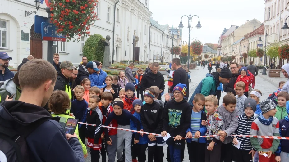 Biegi młodzieżowe 2022 w Rzeszowie. Mnóstwo uczestników [ZDJĘCIA, WIDEO]