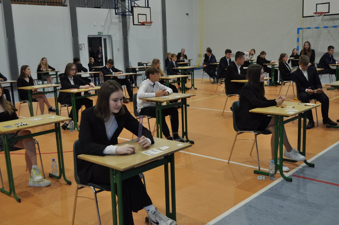 Matematyczne zmagania ósmoklasistów w Szkole Podstawowej w Przecławiu [ZDJĘCIA] - Zdjęcie główne