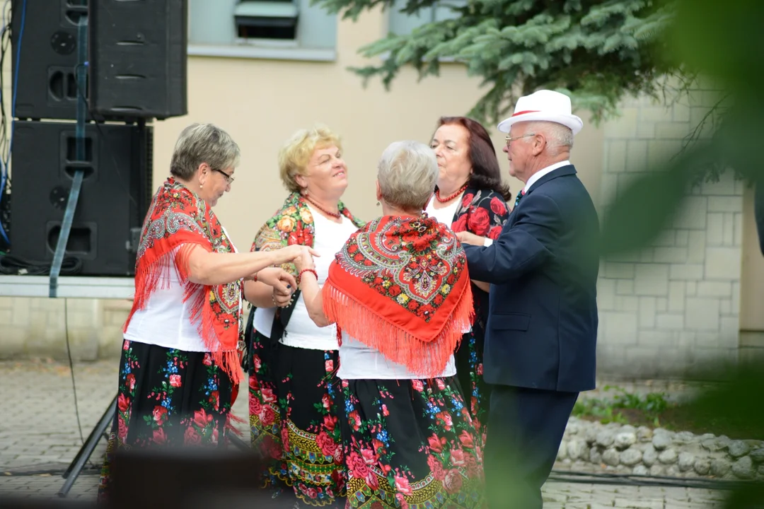 100-lecie Parafii Wniebowzięcia Najświętszej Maryi Panny w Tarnobrzegu. Rodzinny piknik, dobra muzyka i pyszne jedzenie u Dominikanów [ZDJĘCIA] - Zdjęcie główne