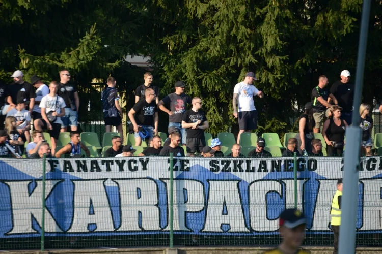 Kibice na meczu Siarka Tarnobrzeg - Karpaty Krosno