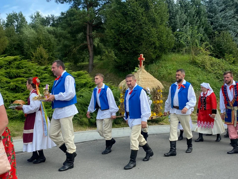 Dożynki Gminy Lubenia.  Korowód przeszedł ulicami miasteczka