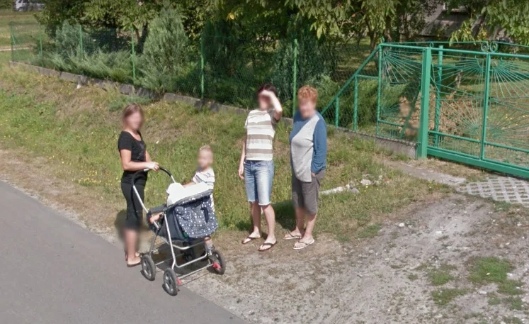 Mieszkańcy Dzikowca na Google Street View