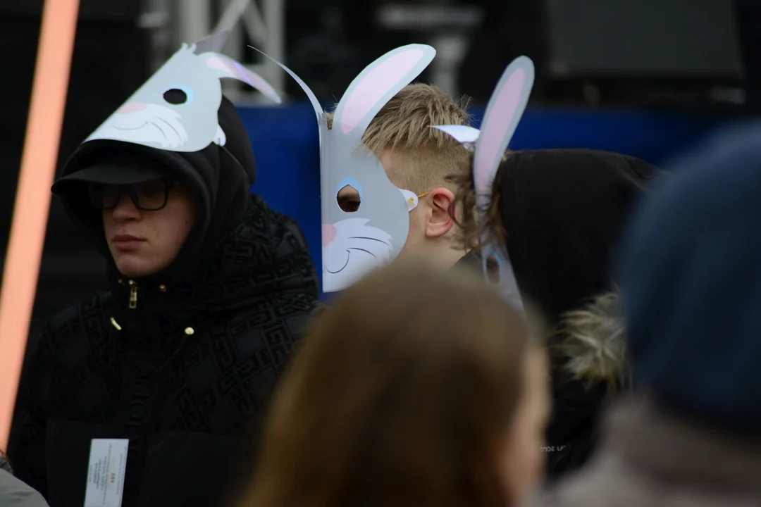 Rekord Polski dla Bartoszka Jędrasika chorego na SMA. W Tarnobrzegu zgromadziło się ponad 500 osób przebranych za króliki