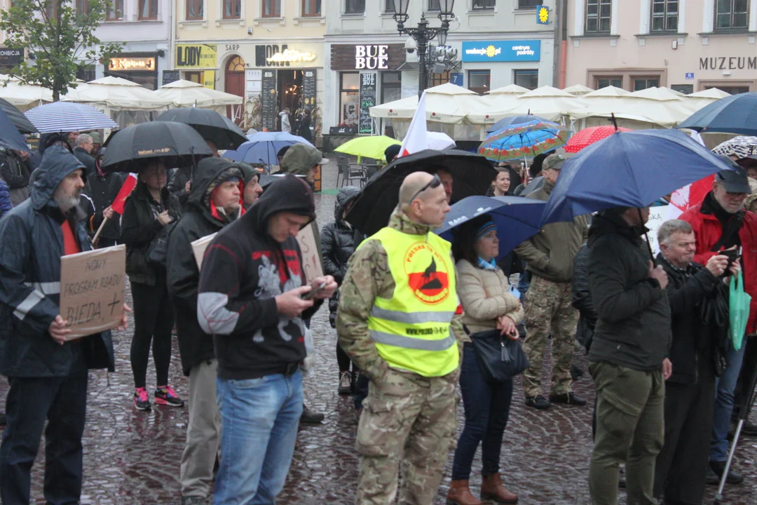 Protest przeciwko inflacji i drożyźnie na Rynku w Rzeszowie - 05.11.2022