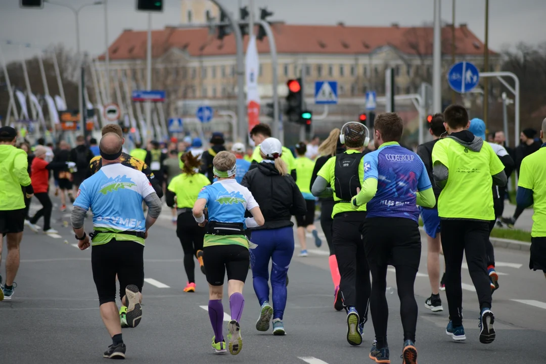 16. PKO Półmaraton Rzeszowski oraz 8. PKO Sztafeta Półmaratońska w Rzeszowie - dużo zdjęć z trasy i mety