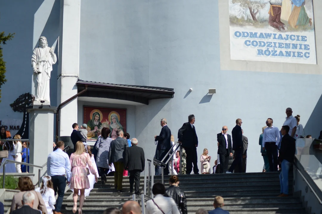 Pierwsza Komunia Święta dzieci ze Szkoły Podstawowej numer 10 w Tarnobrzegu. Parafia Matki Bożej Nieustającej Pomocy