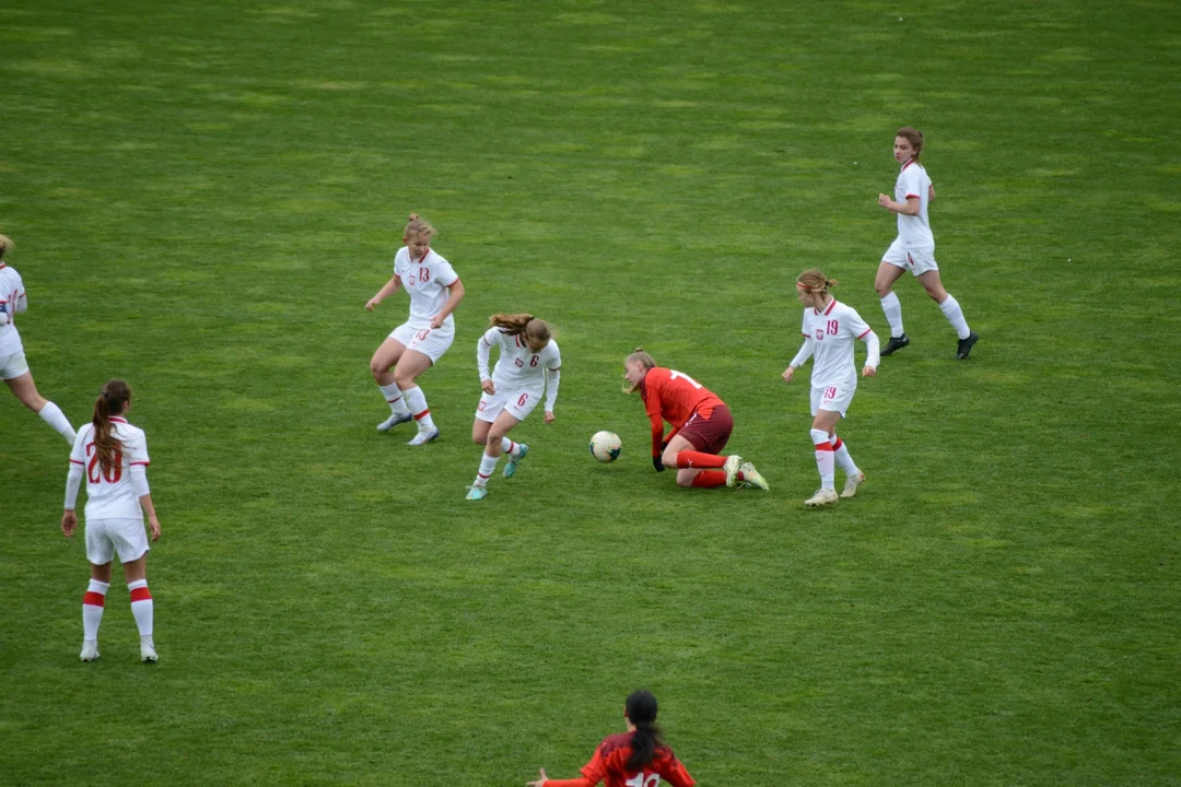 Eliminacje Euro U-19 kobiet w Stalowej Woli. Kibice na trybunach oraz kulisy meczu