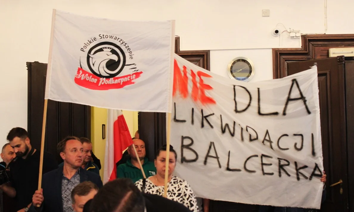 Kupcy z "Balcerka" na sesji rady miasta Rzeszowa. Prezydent Konrad Fijołek wezwany na rozmowę. "Pan cały czas kłamie" [ZDJĘCIA] - Zdjęcie główne