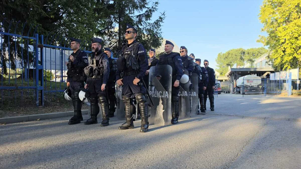 Sporo policji wokół stadionu miejskiego w Rzeszowie