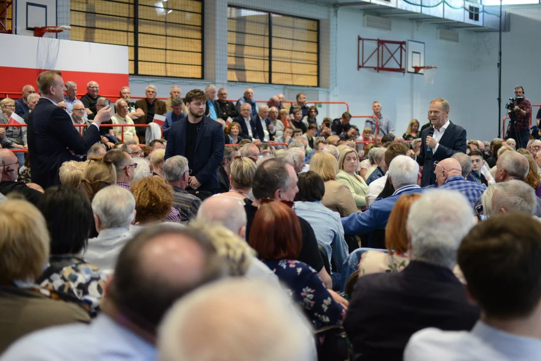 Donald Tusk w Tarnobrzegu. Tłumy mieszkańców na spotkaniu