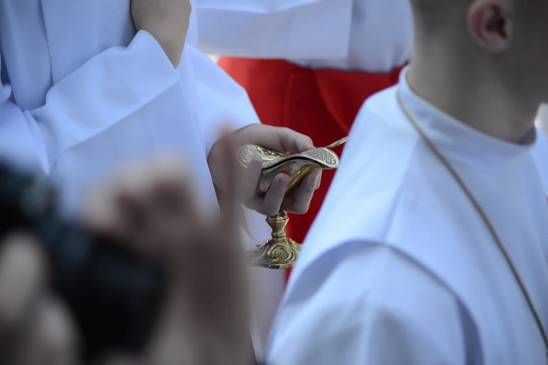 Pierwsza Komunia Święta dzieci ze Szkoły Podstawowej numer 10 w Tarnobrzegu. Parafia Matki Bożej Nieustającej Pomocy
