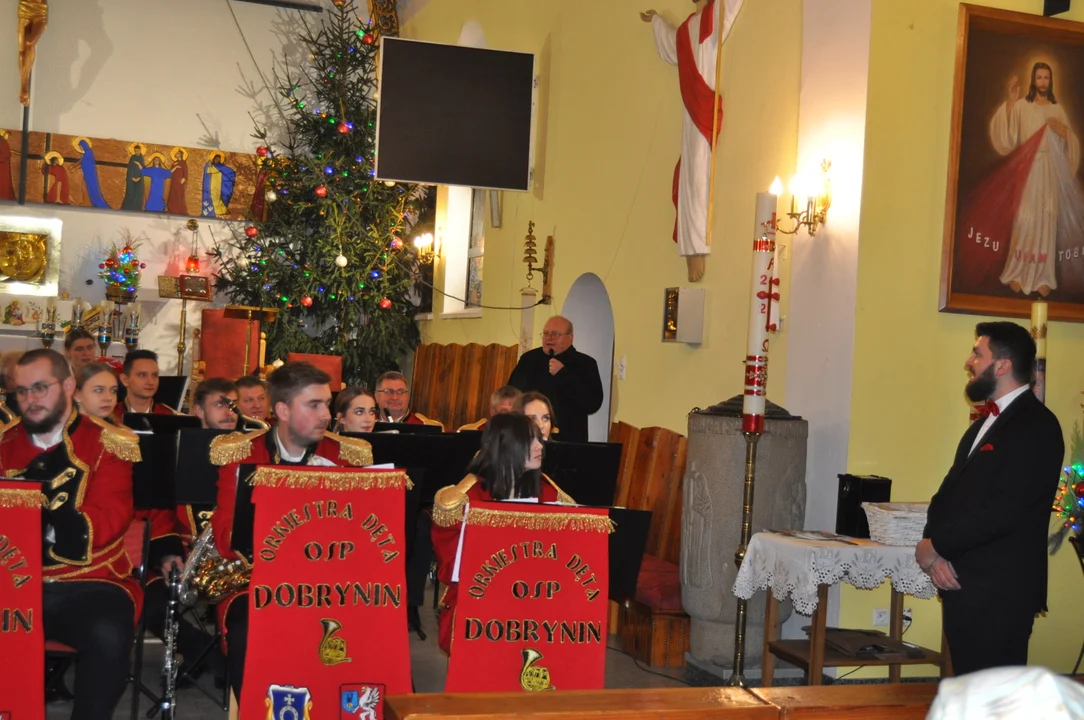 Koncert kolęd Orkiestry Dętej Dobrynin w kościele w Dobryninie