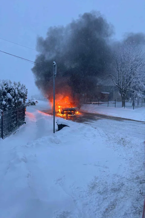 Pożar samochodu w powiecie rzeszowskim