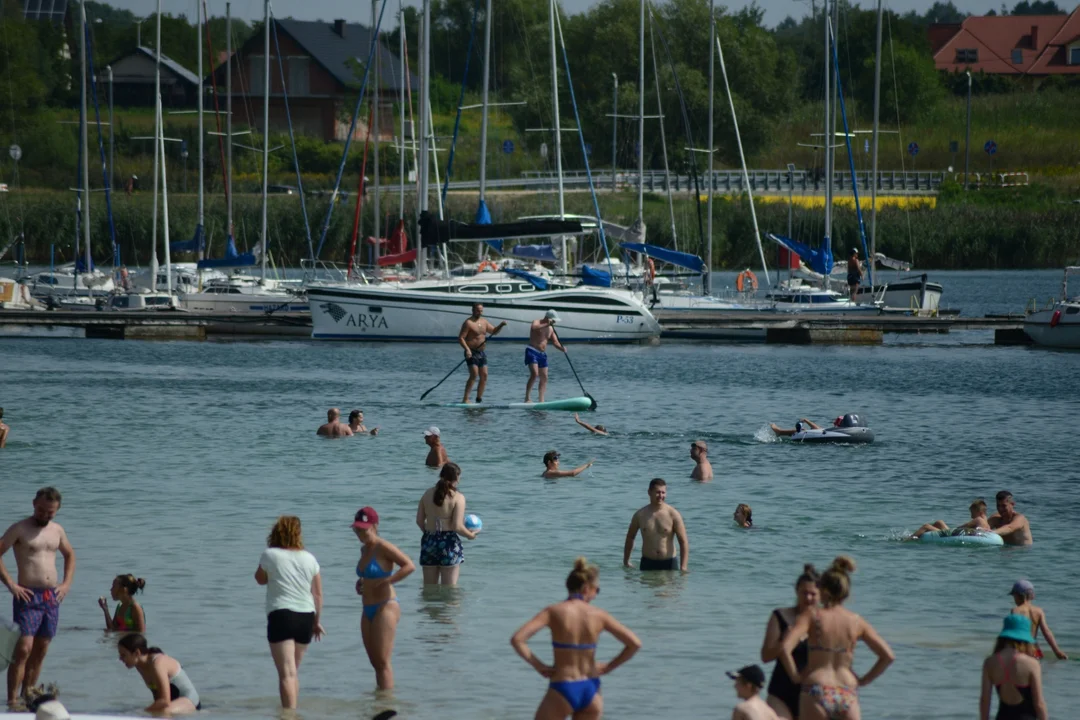 Tłumy nad Jeziorem Tarnobrzeskim - zobacz zdjęcia z sobotniego plażowania