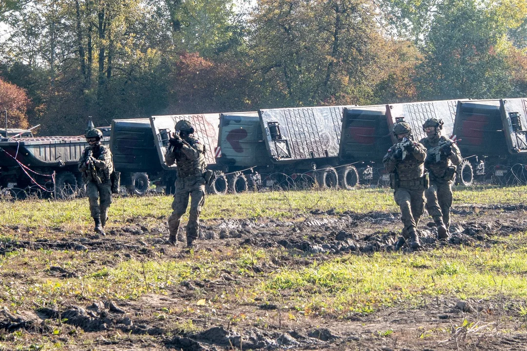 Przeprawa przez Łęg, ćwiczenia w Hucie Stalowa Wola i na brzegu Sanu - zobacz zdjęcia