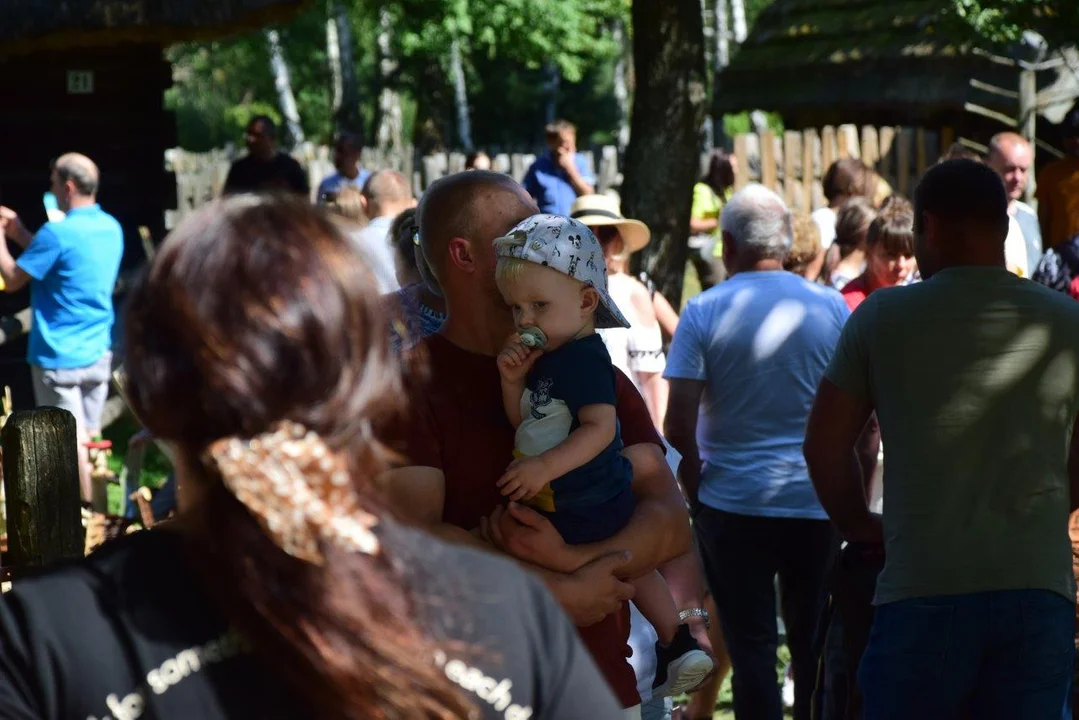 Tłumy na imprezie w skansenie w Kolbuszowej.