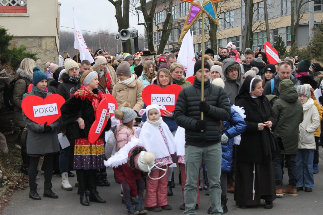 Orszak Trzech Króli w Rzeszowie. Kolęda pokoju z Zalesia do Katedry Rzeszowskiej