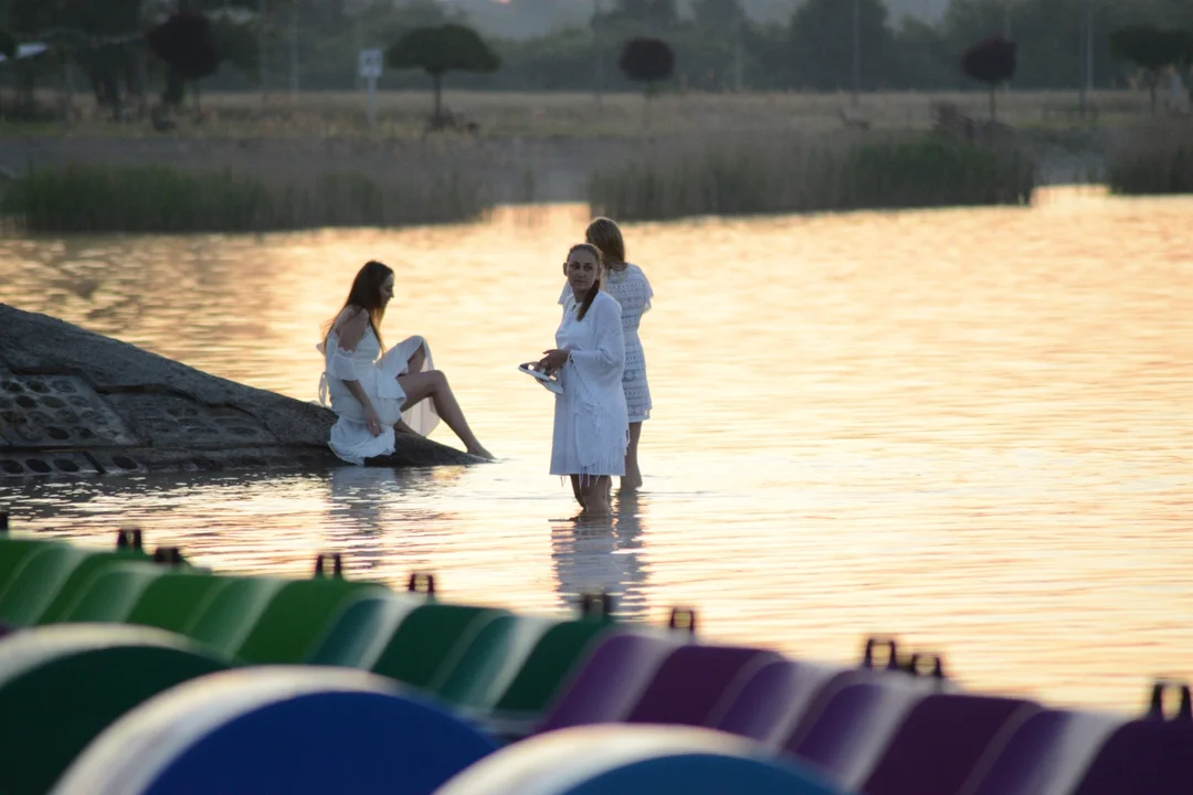 "Jezioro Aniołów" w czerwcu. Wejście do Jeziora Tarnobrzeskiego wschodzie słońca