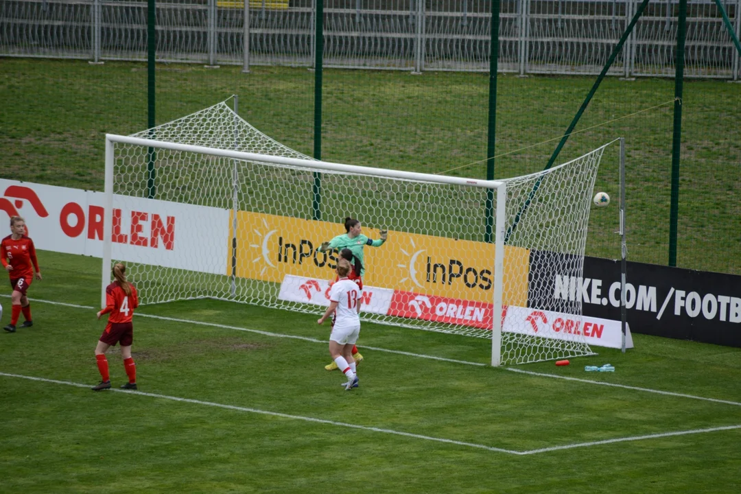 Eliminacje Euro U-19 kobiet w Stalowej Woli. Kibice na trybunach oraz kulisy meczu