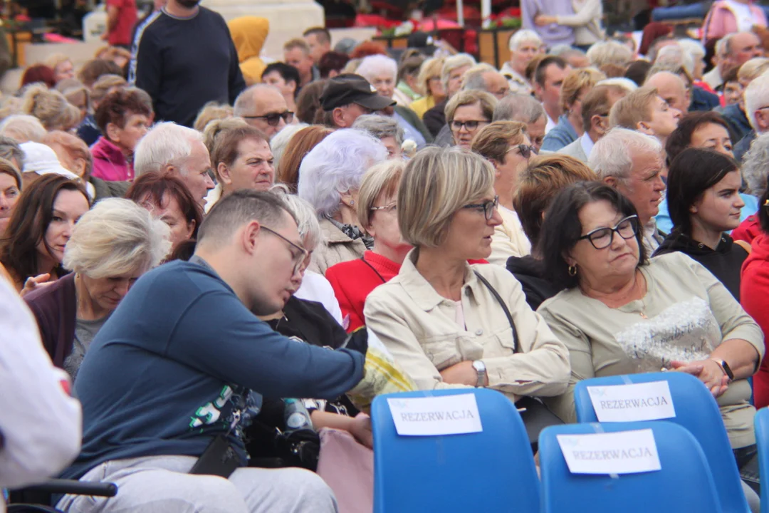 Seniorzy otrzymali klucze do miasta. Koncert Eleni rozpoczął Senioralia 2022