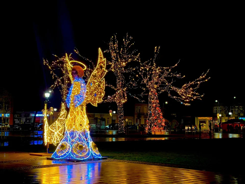 Świąteczne iluminacje na Rynku w Stalowej Woli-Rozwadowie