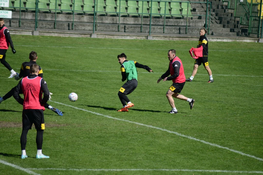 Trening piłkarzy Siarki Tarnobrzeg przed meczem z Zagłębiem II Lubin