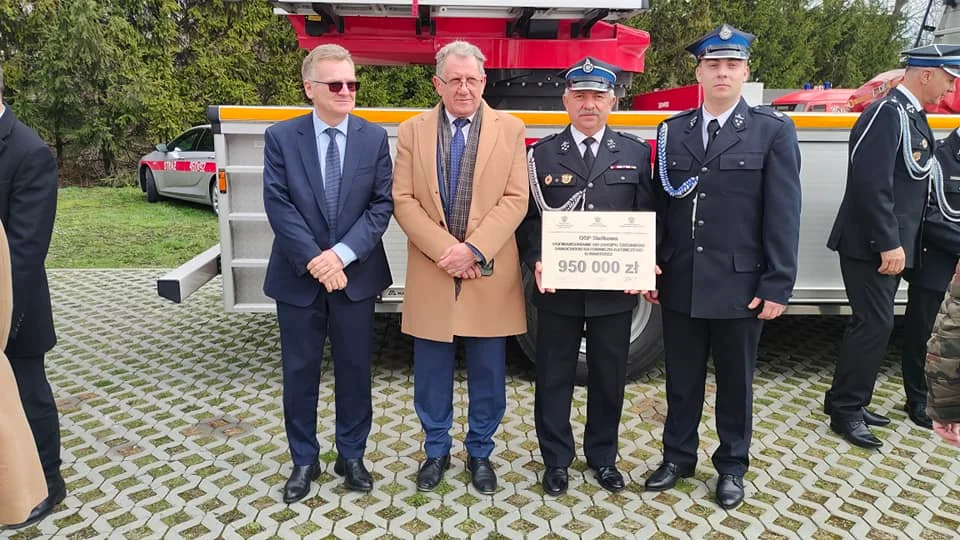 Jednostki z powiatu bieszczadzkiego i leskiego z promesami na zakup samochodów strażackich