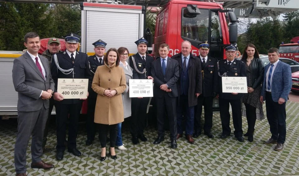 Nowe wozy dla OSP z powiatu sanockiego