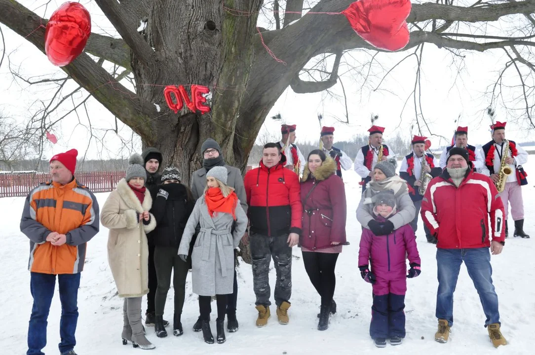 Walentynki pod Drzewem Roku w Dulczy Wielkiej luty 2021