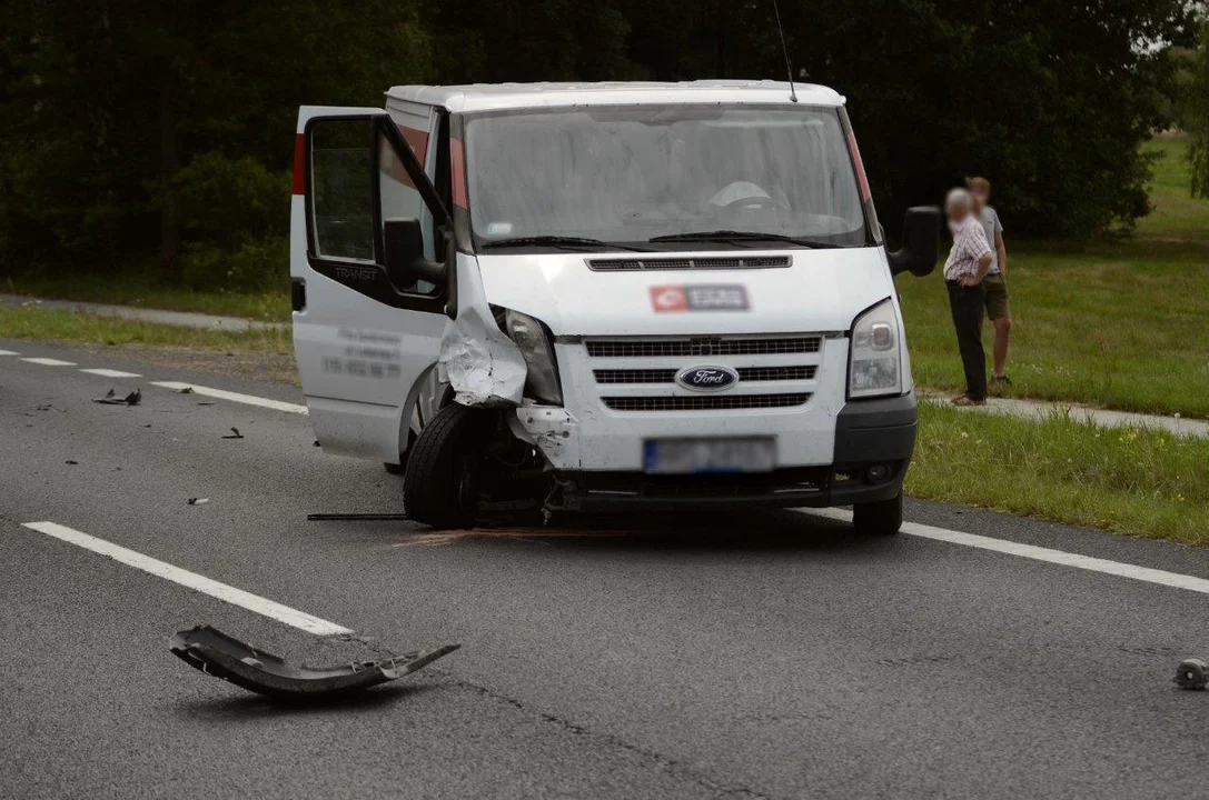 Zderzenie dwóch samochodów na DK9 w Hadykówce.