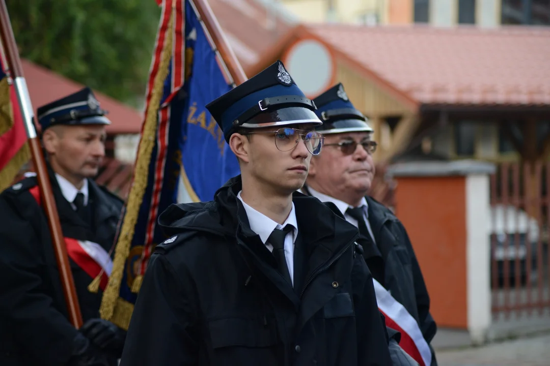 Narodowe Święto Niepodległości w Tarnobrzegu. Uroczystości przy pomniku Marszałka Józefa Piłsudskiego. - 104 lata temu narodziła się nowoczesna Polska - mówi prezydent miasta Dariusz Bożek [ZDJĘCIA - CZĘŚĆ 1]