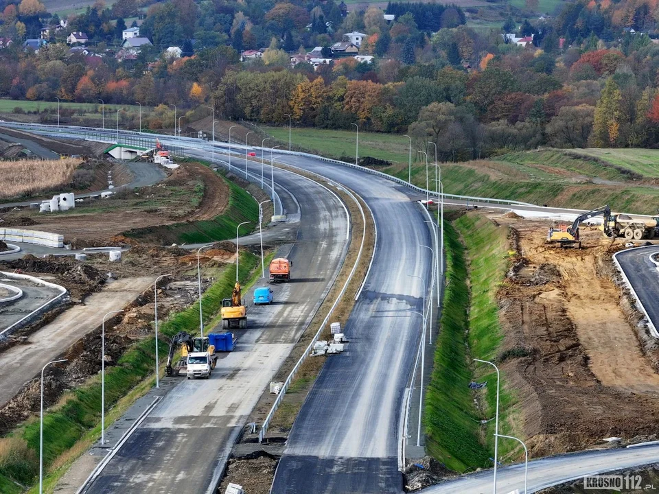 Malują pasy na S19