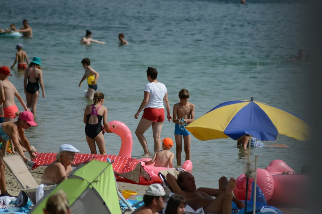 Tłumy nad Jeziorem Tarnobrzeskim - zobacz zdjęcia z sobotniego plażowania