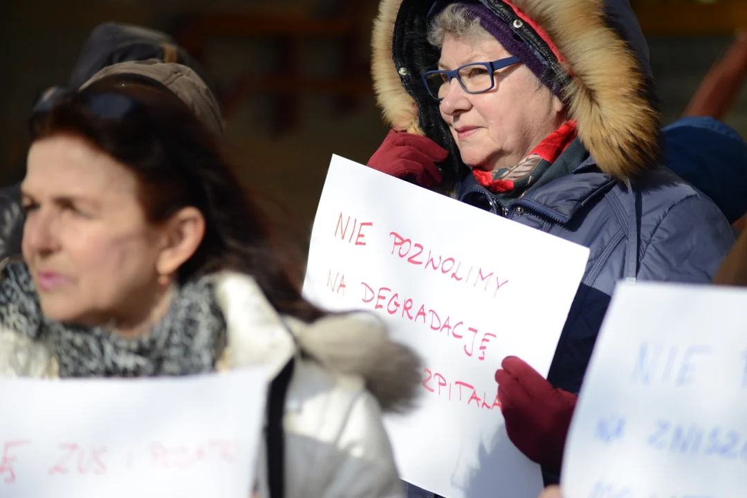 Pikieta przed Szpitalem Wojewódzkim w Tarnobrzegu