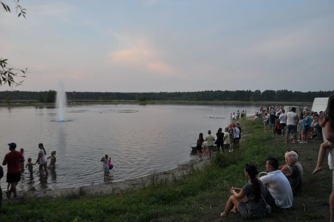 Pokazy fontann na Stawach Cyranowskich w 2019 roku