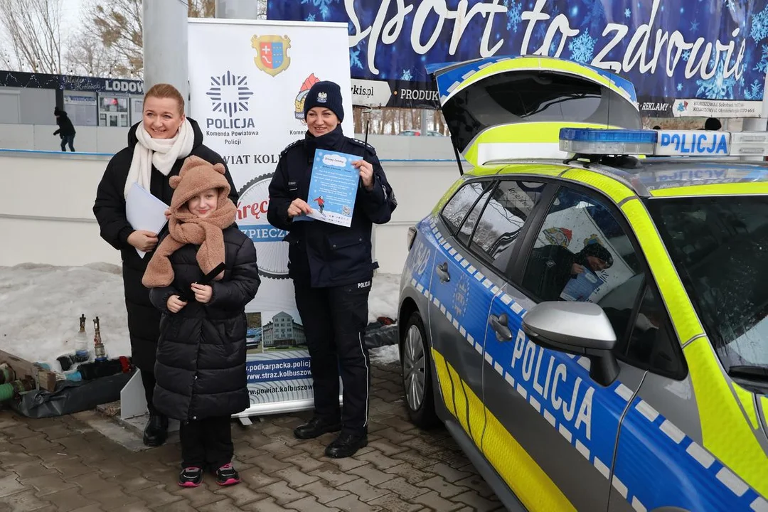 Policjanci z Kolbuszowej na lodowisku