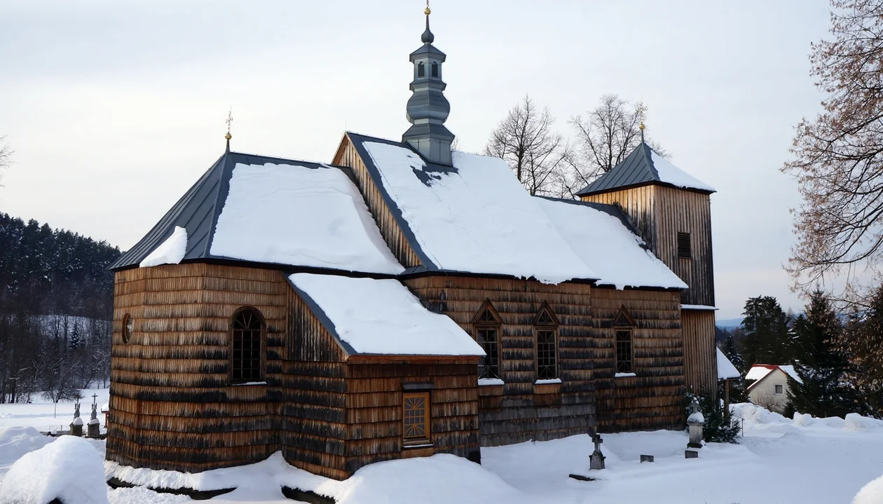 Ponad 183 lata temu wzniesiono cerkiew w Stefkowej. Obiekt wpisany jest na listę zabytków i włączony do Szlaku Architektury Drewnianej [ZDJĘCIA] - Zdjęcie główne