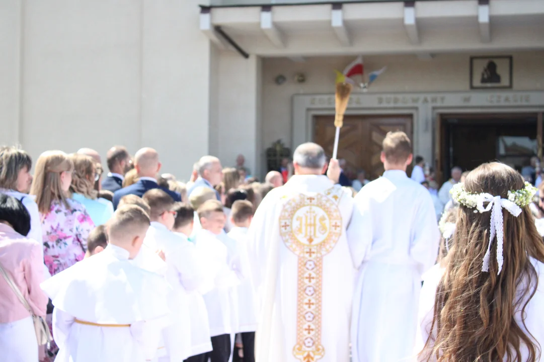 Wspólnota mieleckiej parafii na Smoczce obchodziła uroczystość I Pierwszej Komunii Świętej dzieci ze szkoły nr 11 w Mielcu
