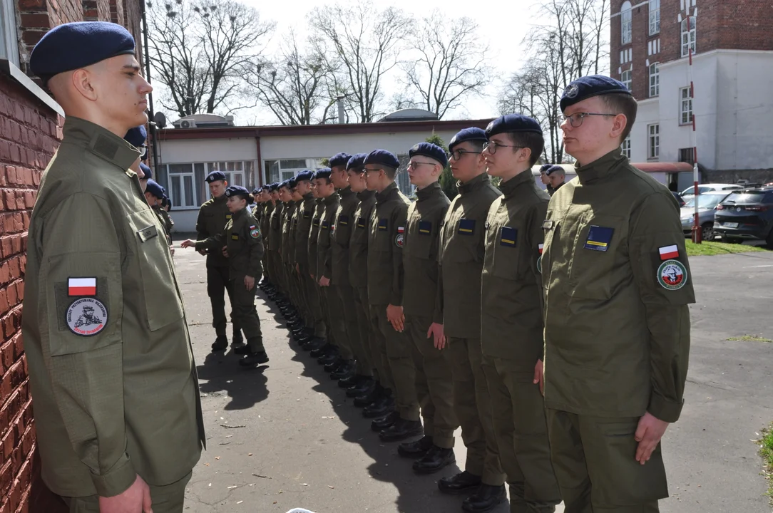 "Ślubuję wypełniania obowiązków kadeta"- ślubowanie klas wojskowych