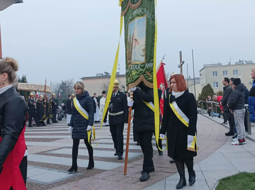 Procesja rezurekcyjna w kościele MBNP w Mielcu