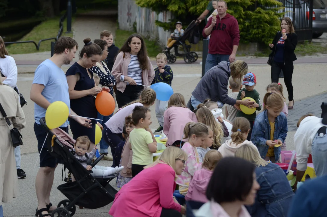 Sobotnie popołudnie na bulwarach nad Nilem w Kolbuszowej pod hasłem "książka jest dobra na wszystko" [ZDJĘCIA] - Zdjęcie główne