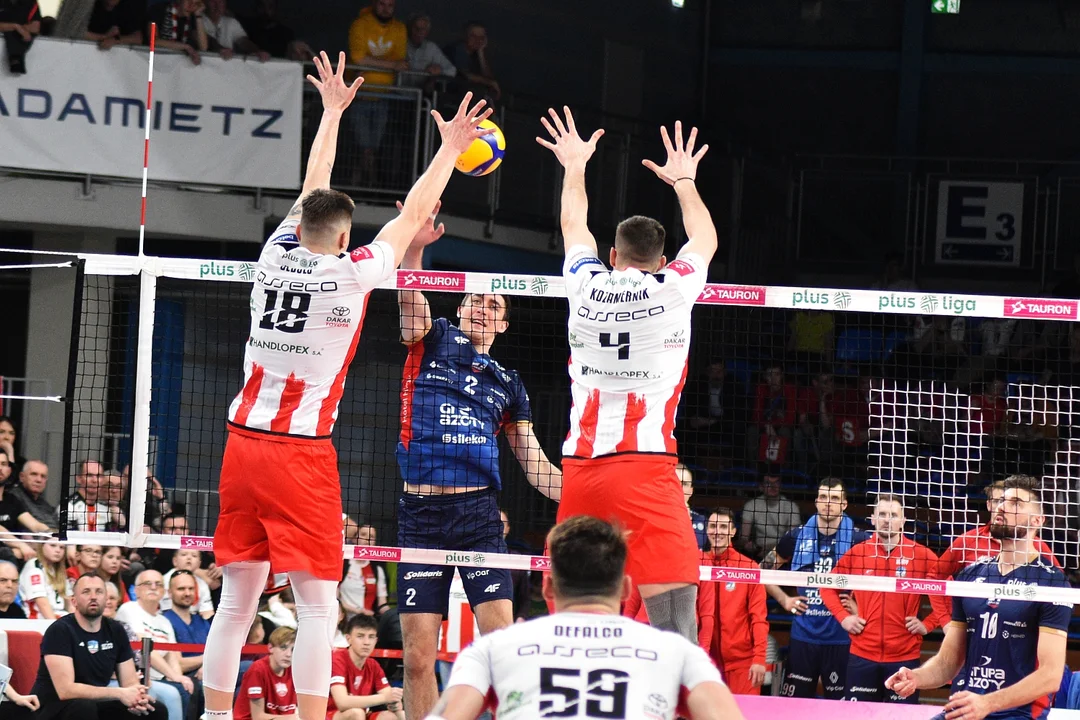 Pierwszy półfinałowy mecz siatkarskiej PlusLigi: Asseco Resovia Rzeszów - Grupa Azoty ZAKSA Kędzierzyn-Koźle (2:3)