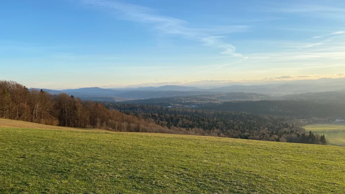 Szybowisko w Bezmiechowej Górnej. To jedno z najlepszych miejsc do obserwowania bieszczadzkiej panoramy [ZDJĘCIA, WIDEO] - Zdjęcie główne