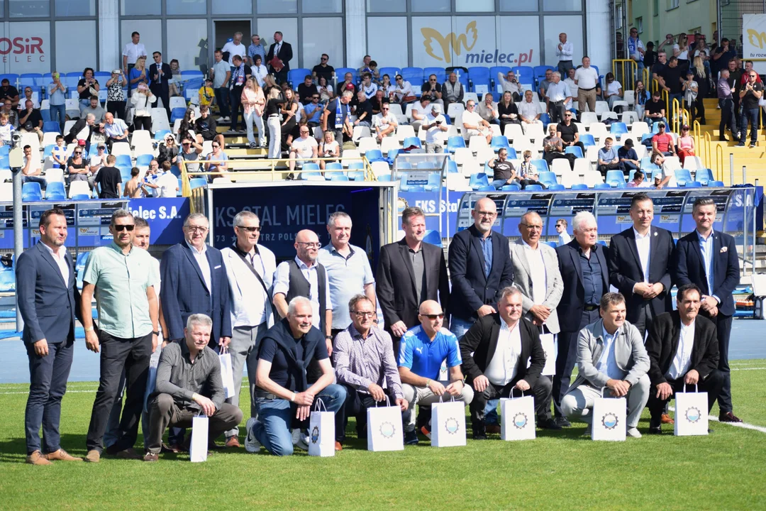 PKO BP Ekstraklasa. Wzruszające wspomnienia na stadionie Stali Mielec: Uhonorowanie drużyny z sezonu 1988/89 [ZDJĘCIA] - Zdjęcie główne