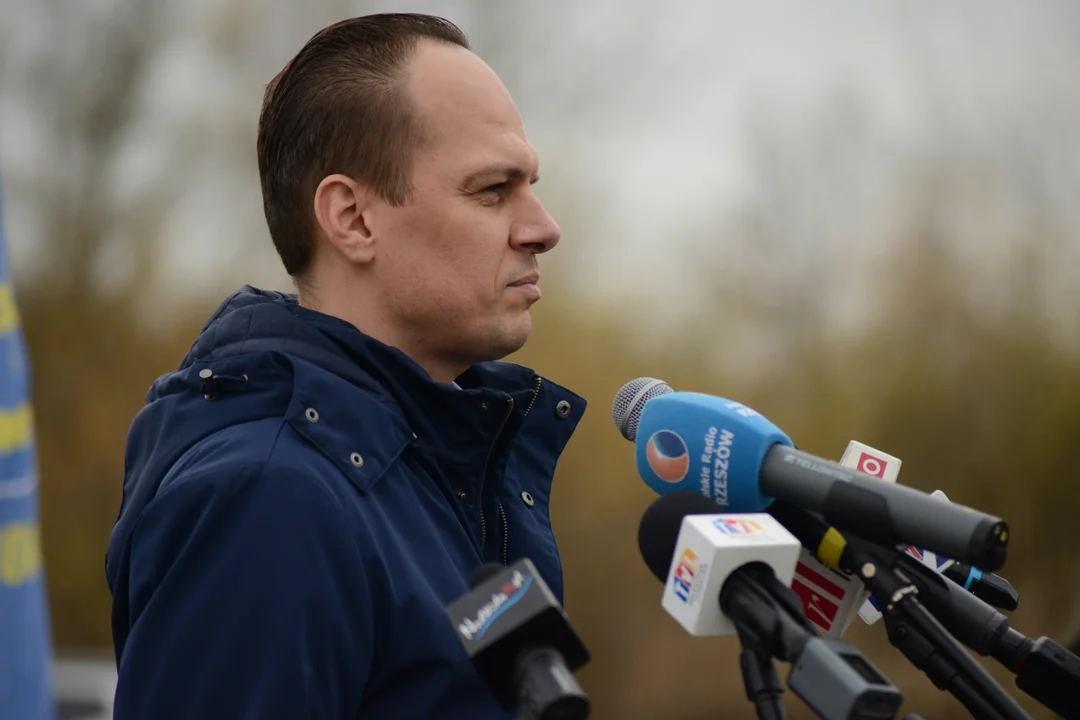 Uroczyste otwarcie obwodnicy Tarnobrzega - pierwsze pojazdy na tej drodze